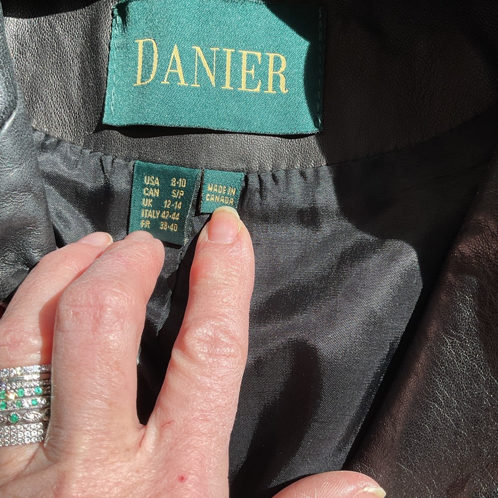 Danier Women's Black Leather Jacket Size Size S - Picture 8 of 11